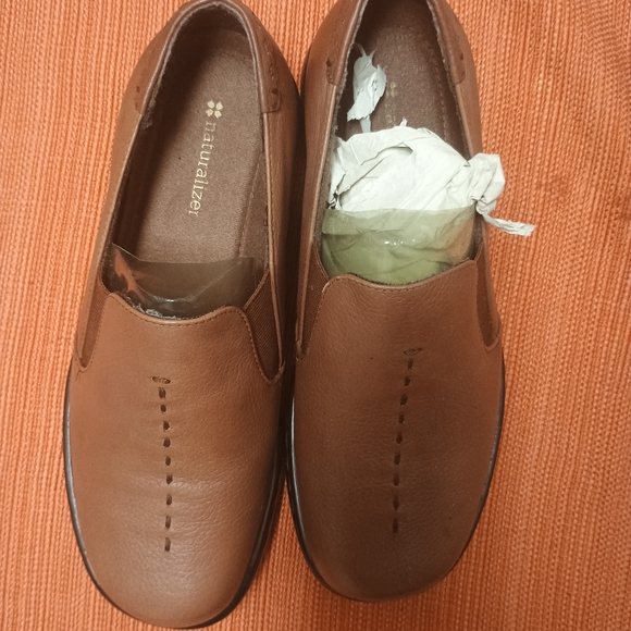 Naturalizer Tan Men's Loafers - Picture 2 of 6